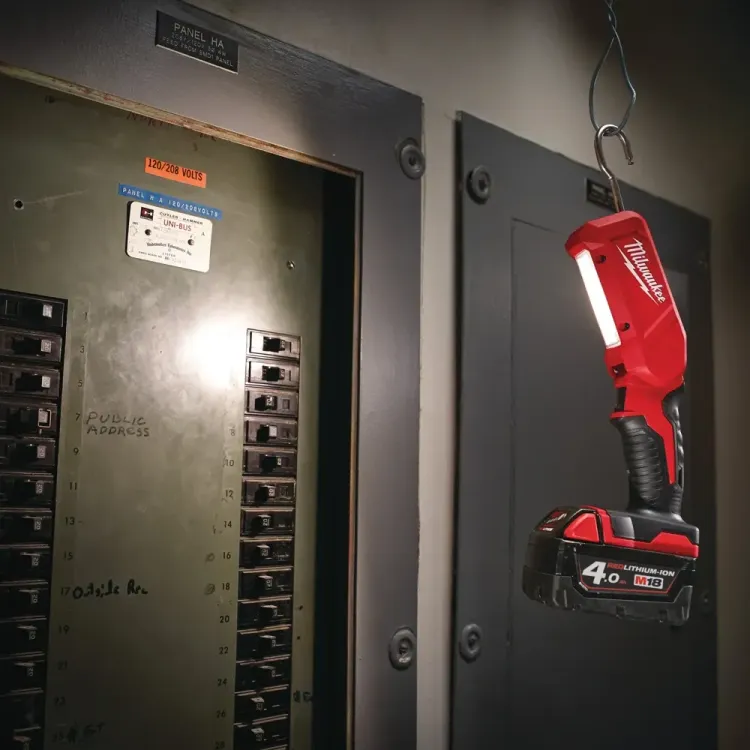 Milwaukee M18 inspection light, 300lm with adjustable head