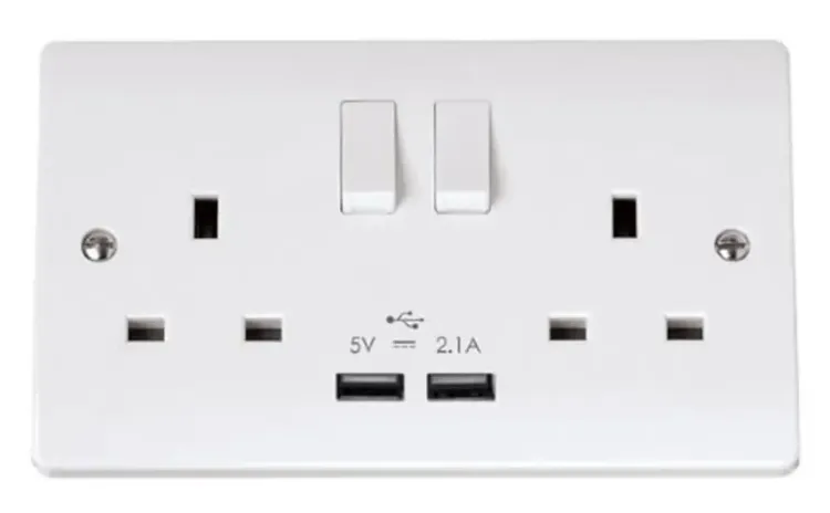 CCA780 - Click Curva 13A 2 Gang SP Socket 2 USB Outlets